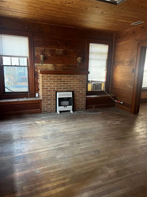 1011 W Walker St, Denison, TX, 75020-2127 | Card Image