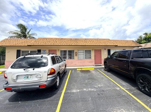 4-4001 Nw 31st Ave, Lauderdale Lakes, FL, 33309-4965 | Card Image