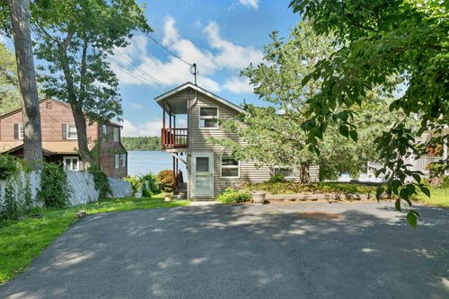 93 Conleys Grove Rd, Derry, NH, 03038-9506 | Card Image
