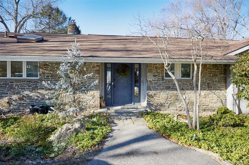 90 Cedar Ave, Poughkeepsie, NY, 12603-4724 | Card Image