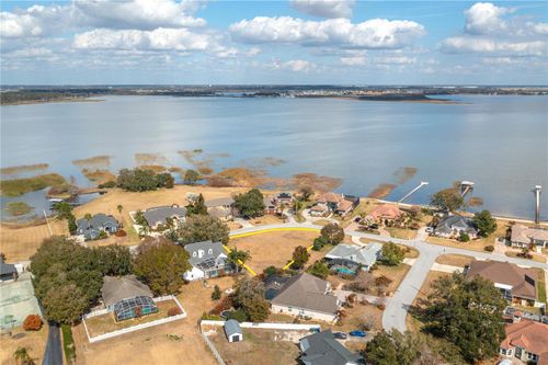 332 Hamilton Shores Dr Ne, WINTER HAVEN, FL, 33881-5710 | Card Image