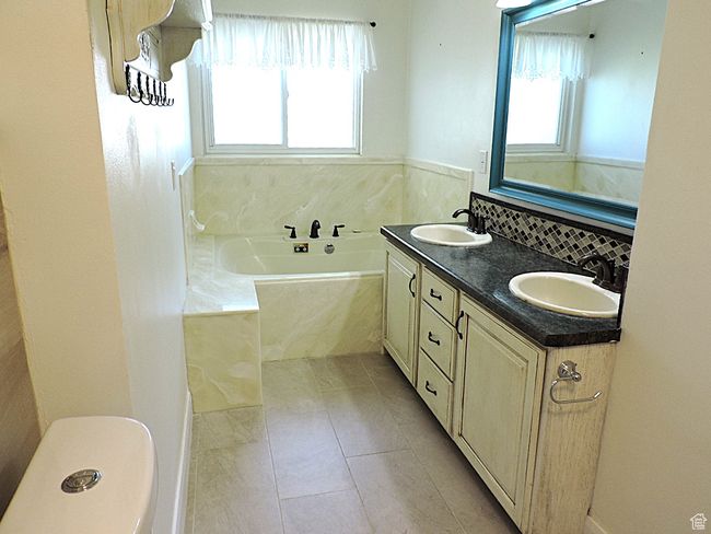 Master Bathroom | Image 27
