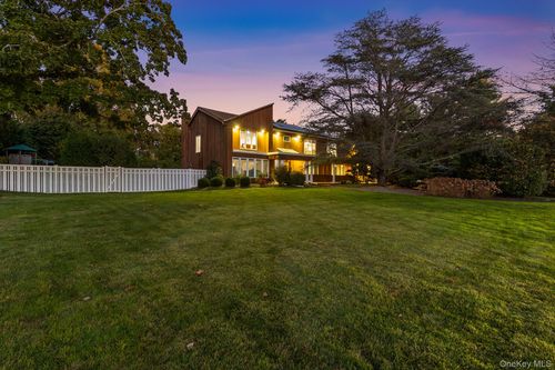 8 Winthrop Dr, Dix Hills, NY, 11746-5740 | Card Image