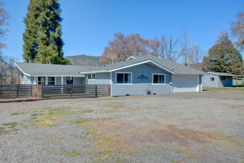 7441 Maple Ln, Central Point, OR, 97502-8729 | Card Image