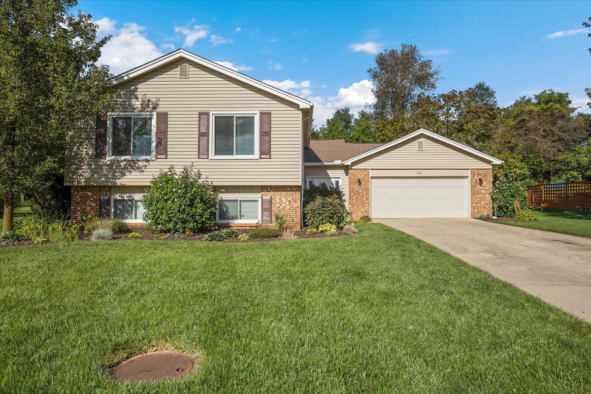 Deerhurst Ct, Rochester Hills, MI 48307