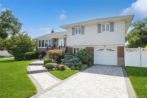 358 Martin Pl, Massapequa Park, NY, 11762-1101 | Card Image