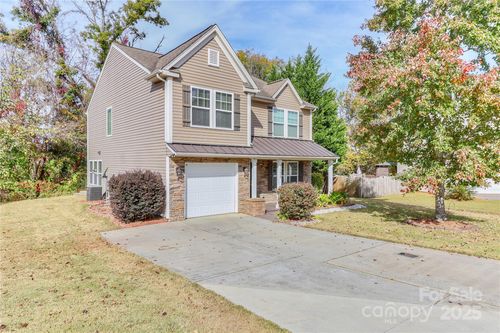 1135 Valley St, Statesville, NC, 28677-3577 | Card Image