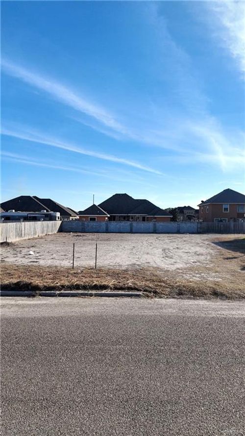 404 River Crest St, Rio Grande City, TX, 78582-6861 | Card Image