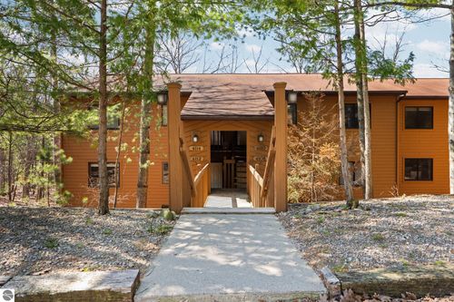 35-4110 Robin Hood Ln, Traverse City, MI, 49686-3900 | Card Image