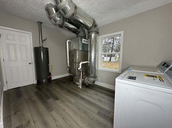 Laundry on main | Image 23