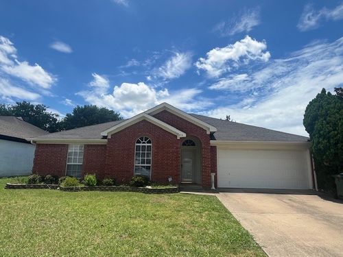 814 Elbe Dr, Arlington, TX, 76001-8543 | Card Image