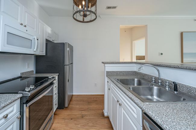 130RiverLandingDrUnit7106_006 kitchen | Image 7