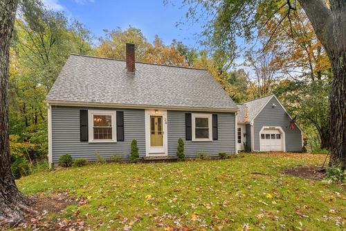 28 Wellington St, Medway, MA, 02053-1645 | Card Image