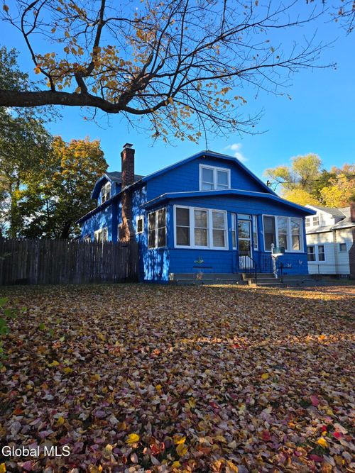 2 Delafield Dr, Colonie, NY, 12205-2408 | Card Image