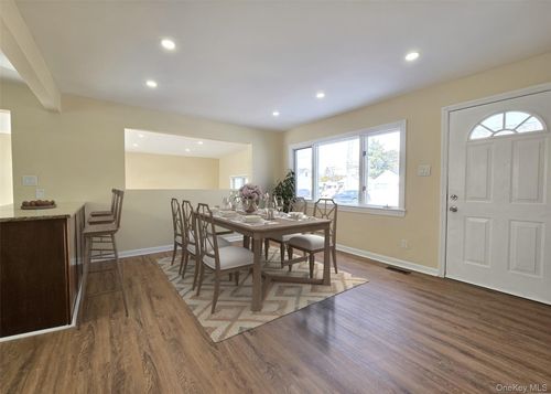 214 Van Buren St, West Babylon, NY, 11704-3413 | Card Image