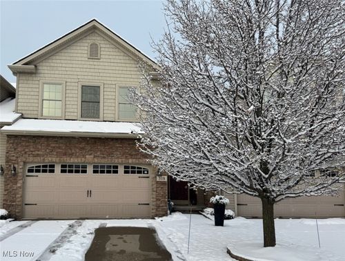 318 Lakewick Ln, Willowick, OH, 44095-4682 | Card Image