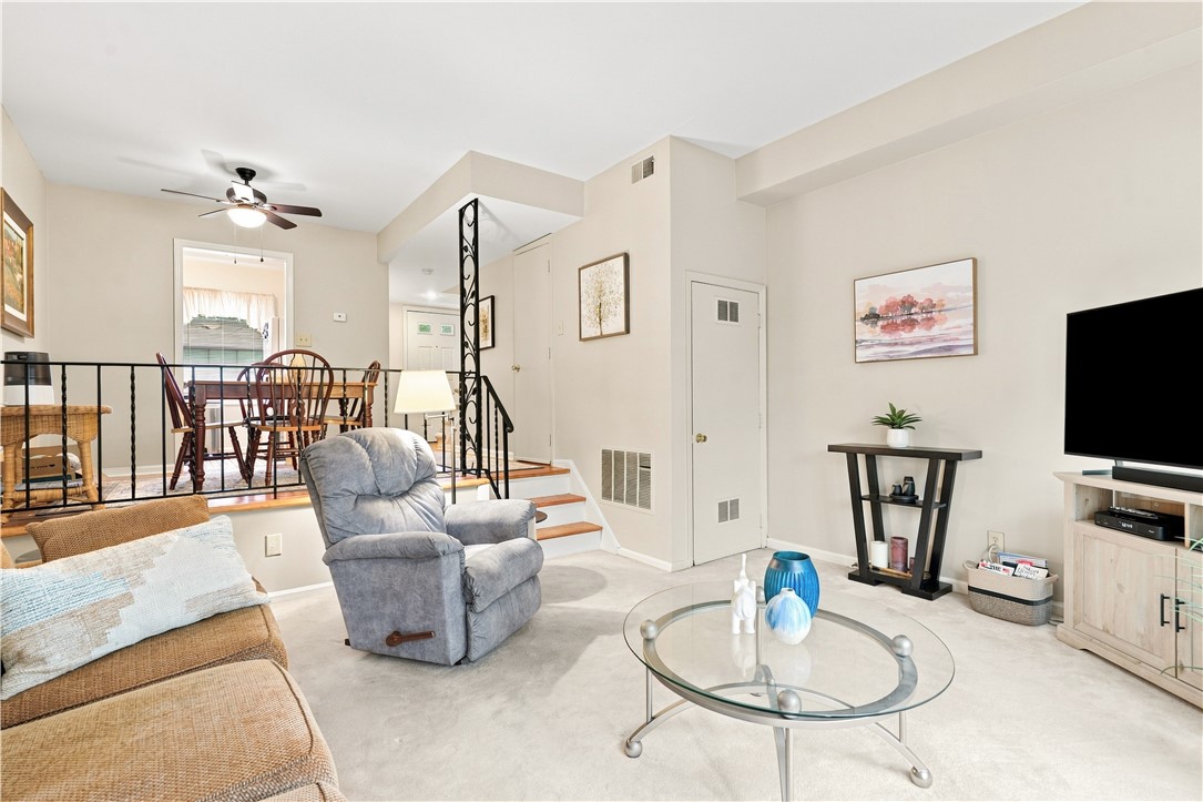 Residential in Rosslyn Farms 3