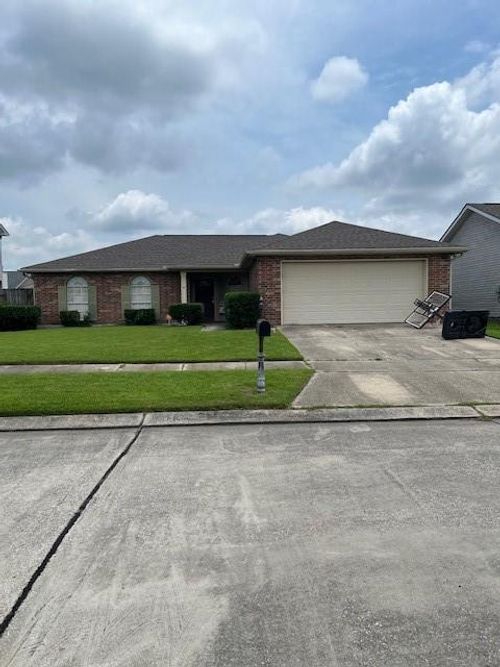 4901 Wood Forest Dr, Marrero, LA, 70072-6676 | Card Image
