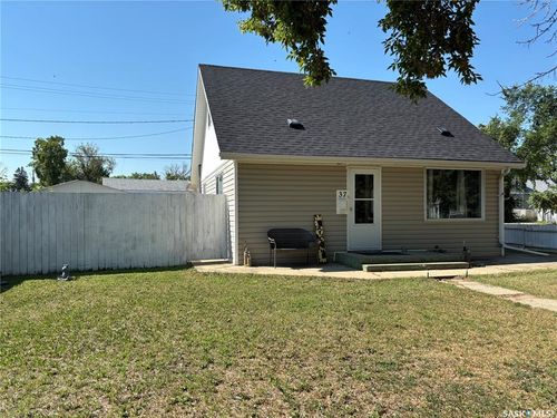 37 Coteau St W, Moose Jaw, SK, S6H5C2 | Card Image