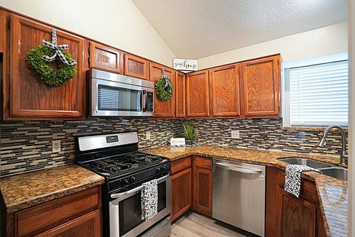 133 Cotton Dr, Lake Jackson, TX, 77566-5116 | Card Image