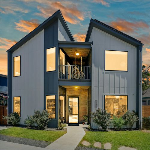 1187 Oakgrove Ave, Austin, TX, 78702-2520 | Card Image