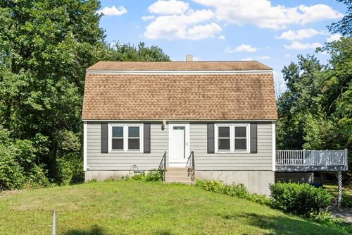 4 Maureen Cir, Londonderry, NH, 03053-7464 | Card Image