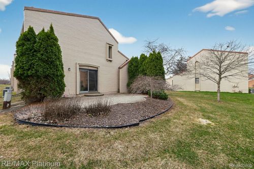58-2927 Moon Lake Dr, West Bloomfield, MI, 48323-1843 | Card Image