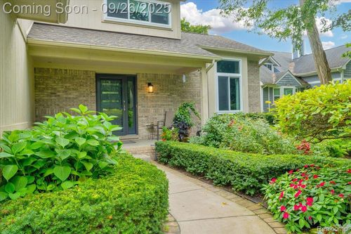 5050 Whitlow Ct, Commerce Township, MI, 48382-2640 | Card Image