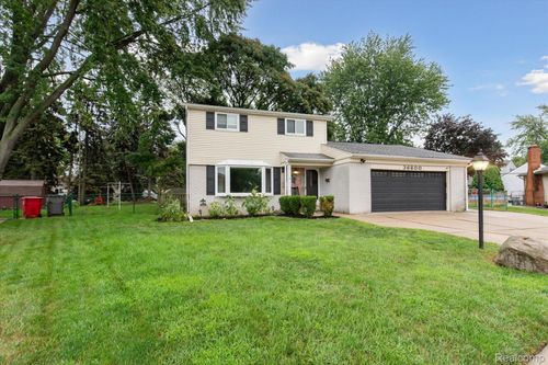 36600 Tessens Dr, Clinton Twp, MI, 48035-1949 | Card Image