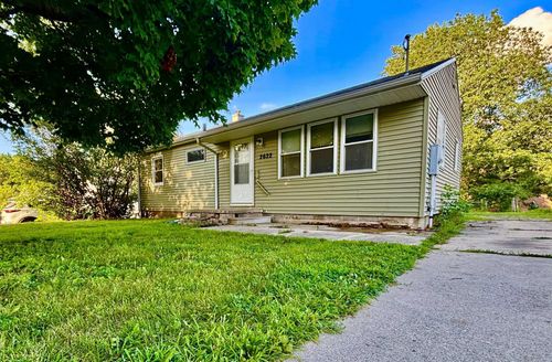 2622 Garden Ave, Cedar Falls, IA, 50613-6077 | Card Image