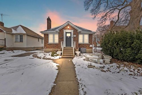 14 Dunlop Dr, St Catharines, ON, L2R1A3 | Card Image