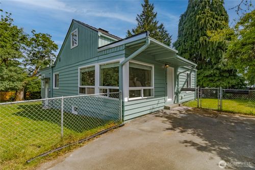 15212 37th Pl S, Tukwila, WA, 98188-2203 | Card Image