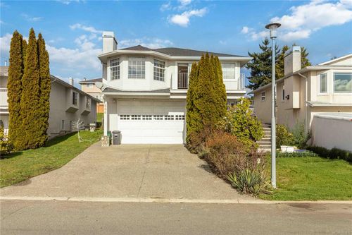 886 Lodi Ave, Victoria, BC, V8Z6R2 | Card Image
