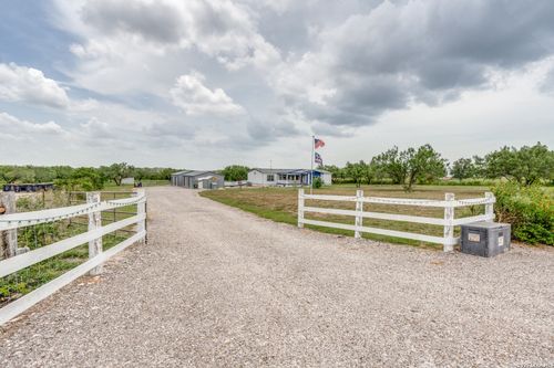 115 Horseshoe Dr, Mathis, TX, 78368-4021 | Card Image