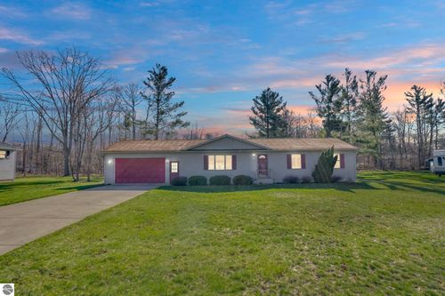 515 S Gladwin St, Lake City, MI, 49651-8553 | Card Image