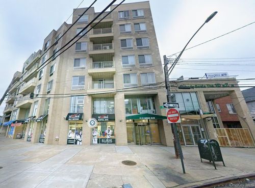 4j-81-15 Queens Blvd, Elmhurst, NY, 11373-3777 | Card Image