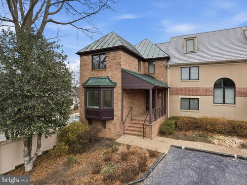 218 E Marshall St, Middleburg, VA, 20117-2682 | Card Image