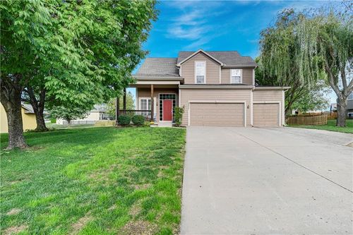 8477 Timber Trails Dr, De Soto, KS, 66018-7108 | Card Image