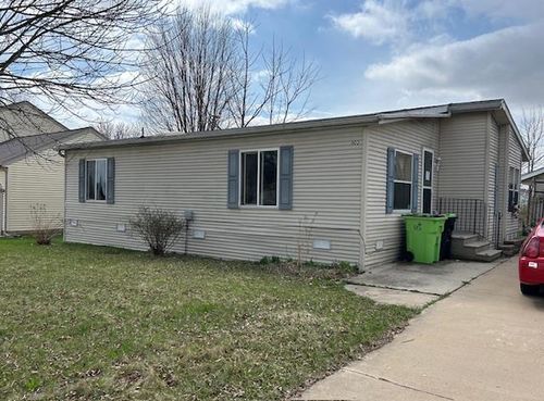 103 Frank Ct, Fox Lake, WI, 53933-9453 | Card Image