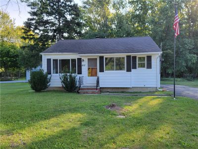 View of front facade with a front yard | Image 2