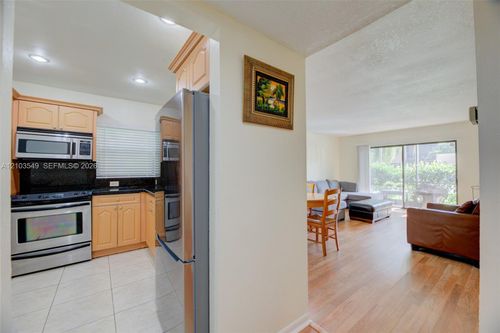 4w-8901 N New River Canal Rd, Plantation, FL, 33324-3809 | Card Image