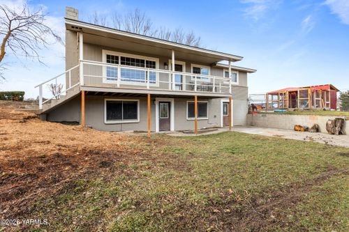 2720 Selah Loop Rd, Selah, WA, 98942-9656 | Card Image