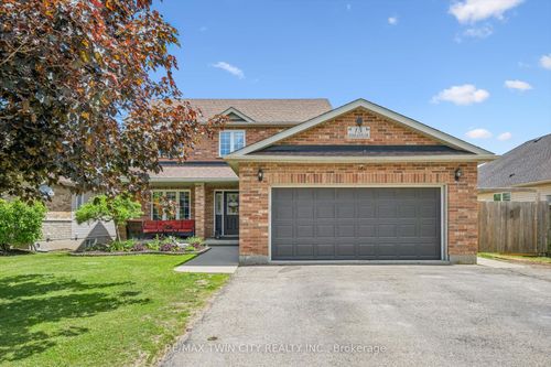 15 Zinkann Cres, Wellesley, ON, N0B2T0 | Card Image