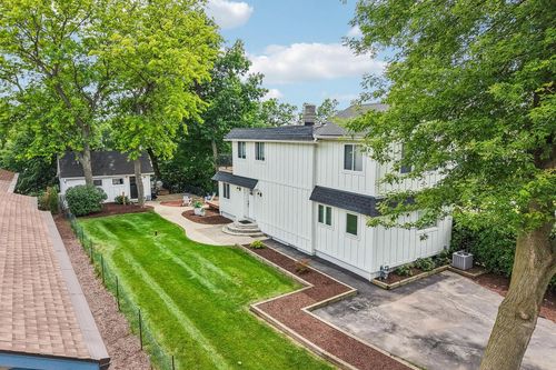 W351N5464 Lake Drive, Oconomowoc, WI, 53066 | Card Image