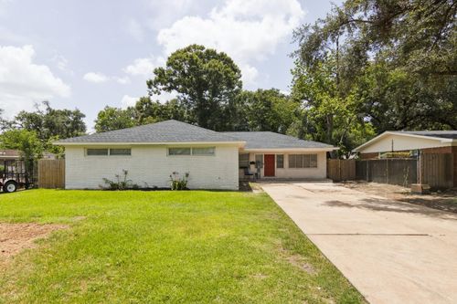 1606 Oaks Dr, Pasadena, TX, 77502-1810 | Card Image