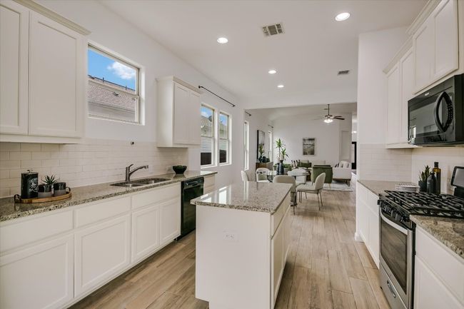 A well-laid out kitchen can accommodate more than one cook and cleanup is a breeze. | Image 8