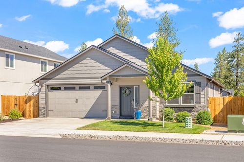1828 W Kallberg Ave, Sisters, OR, 97759-3147 | Card Image