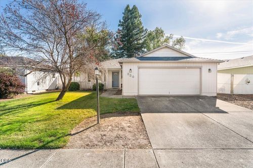 336 Sandi Way, Eagle Point, OR, 97524 | Card Image
