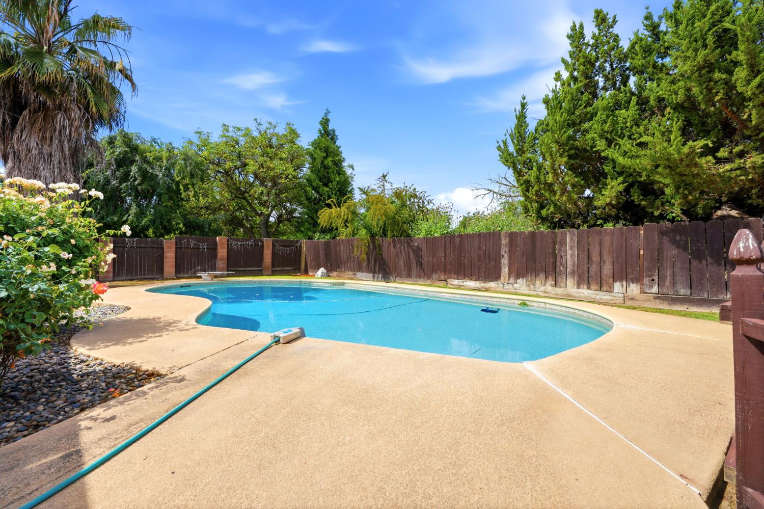Residential in Laton 4