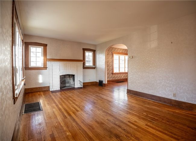 885 Alcoma St, House other with 2 bedrooms, 1 bathrooms and 1 parking in Sharon PA | Image 5